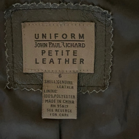 Black Leather jacket size 6 W “UNIFORM PETITE LEATHER”by John Paul Richard - Picture 4 of 7